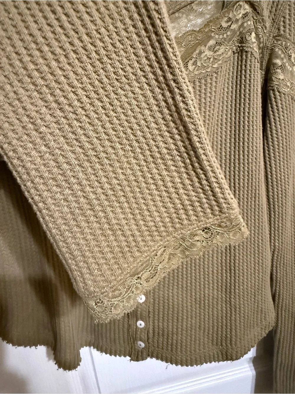 H215 NWT Free People XL pp18-24 Olive Green Lace-Trim Button-Up Waffle Knit Top - Picture 3 of 10